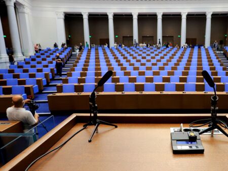 Решаващо гласуване в парламента днес