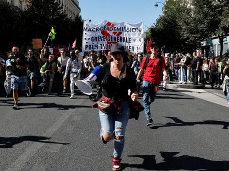 В цялата страна се провеждат над 470 отделни демонстрации заради