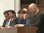 Правителството на Росен Желязков пак оцеля
