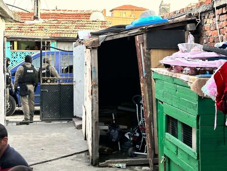 Зрелищна полицейска акция в Бургас, има редица задържани