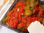 С тази рецепта за печени чушки ще си оближите пръстите