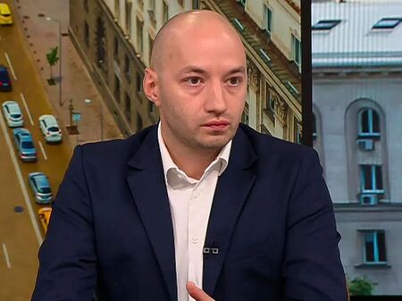 Димитър Ганев: Предсрочни парламентарни избори биха дали сериозно предимство на президента Румен Радев