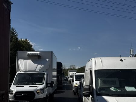 Вместо да направи по-сериозна организация, АПИ съветва шофьорите: Предвидете повече време за път на АМ "Тракия"