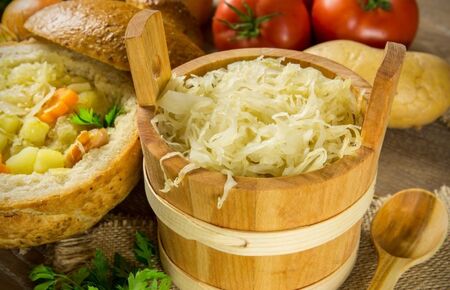 Професионален готвач от Сърбия разкри стъпка по стъпка как да мариноваме зелето, че да издържи до другото лято