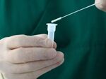 Случаите на COVID-19 се увеличават, разпространяват се и два нови варианта