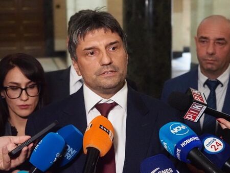 Открили 43 хил. евро и 5000 лв. в брой у задържаните корумпирани служители на ДАИ