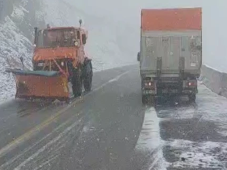 Натрупа сняг до България