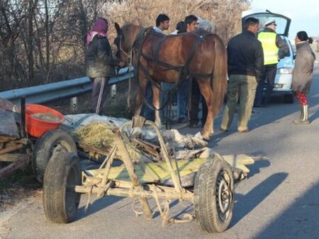 ИЗВЪНРЕДНО! Възрастен мъж помете каруца по пътя село Братево – Равнец
