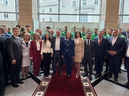 Народът в потрес: Депутатите засенчиха героите