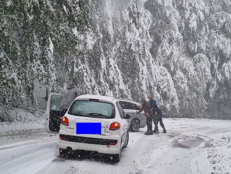 Зимата подрани! Снежен ад на...