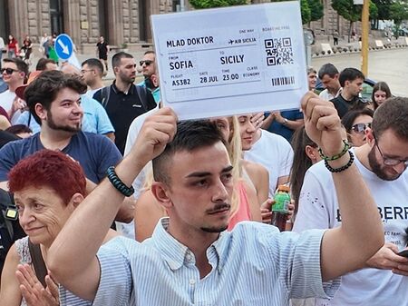 Младите лекари отново излизат на протест