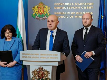 Дончев за бедствието в Бургаско: В момента акцентът е спасяването на човешки животи