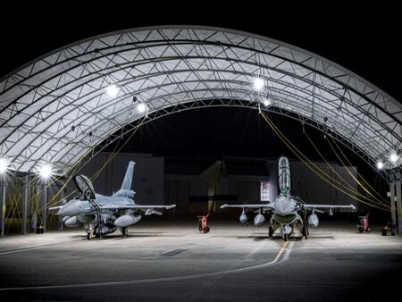 Още два F-16 пристигнаха в авиобаза "Граф Игнатиево"