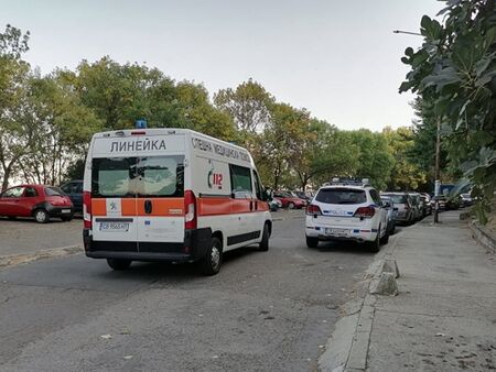 Маркуч на цистерна заля с вряла вода майка и бебето й