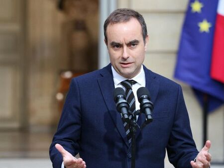 Френският премиер планира нов данък за хора с доходи над 250 000 евро годишно