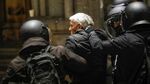 Грузинската полиция използва водни оръдия, за да отблъсне протестиращи пред президентския дворец