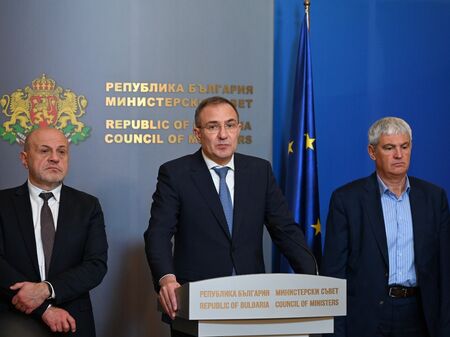 Бизнесът поиска от държавата замразяване на заплатите, били твърде високи