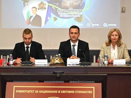 Министър Жечо Станков пред студенти: Енергетиката е сила и отговорност към хората и бъдещето