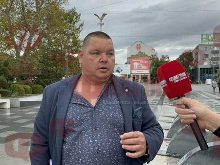 Господарят на пл. „Тройката“ в Бургас Веселин Велев: Сирак съм, оцелявам сам!