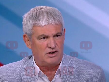 Купиха ли си спокойствие политиците? Плашат ги с революция, ако не вдигат заплатите на хората