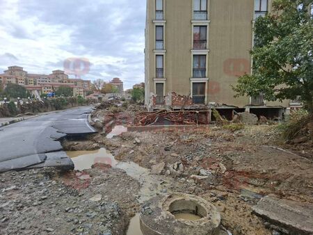 Шокиращо за потопа в „Елените“, 15 000 литра вода в секунда е дебитът на приливната вълна
