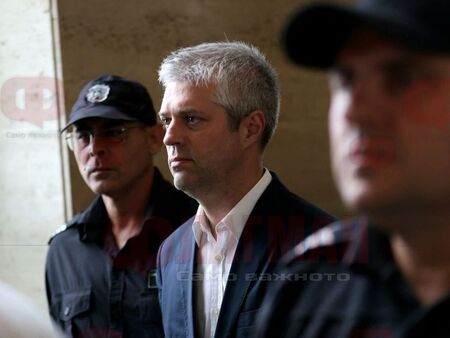 Нови свидетели срещу кмета на Варна, оставаха го в ареста