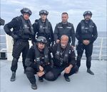 58-годишният ветеран (долу вдясно) се включи доброволно в акцията миналия петък и загуби живота си. Това е последната му снимка с колеги