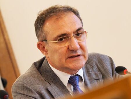 Всеки осми у нас е с ТЕЛК, министър се чуди толкова ли сме болни