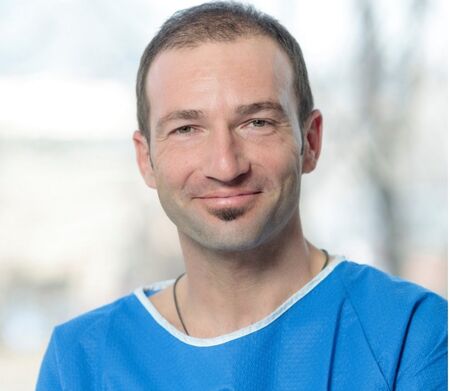 Бургас посреща водещ ортопед от София и Варна – специалист по миниинвазивна хирургия на рамо