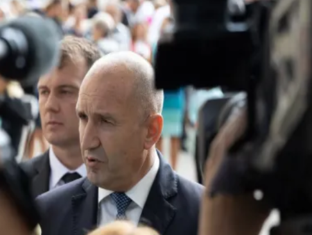 Президентът Радев към шефа на НСО: Ще пътувам с личния си автомобил