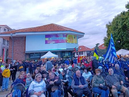 Фестивалът "Есенни пасажи" в Несебър събра стотици любители на рибата