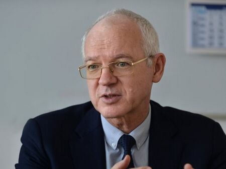 Той поиска минималната заплата да бъде замразена