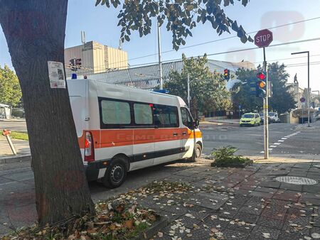 Суматоха в СУ "Иван Вазов" в Бургас, имало ли е бой между ученички и...?