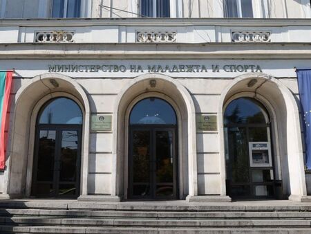 Разкарайте бордовете на държавните дружества, преди да ни вдигнете данъците