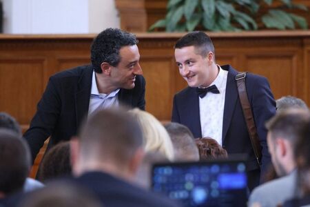 Eжемесечни полеви тестове за дрога за депутатите, предлагат от ПП-ДБ