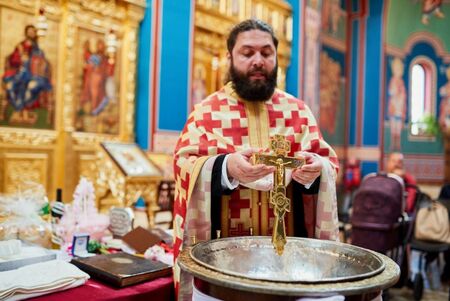 Заради това зловещо поверие кумство и кръстничество не се отказват!