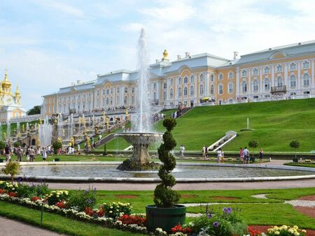 Туроператорите в шок! Плашат ги с глоби от 1 млн. лева, ако организират екскурзия до Русия