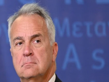50 маскирани нападнаха бивш министър