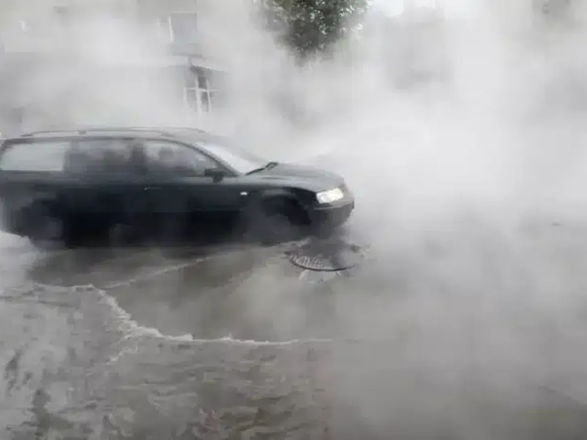 Вряла вода изригна в центъра на Плевен