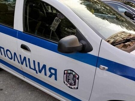 Брадва полетя срещу униформени