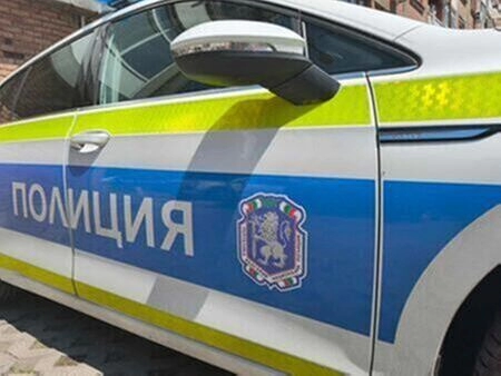 Управител и служител на магазин пребиха клиент