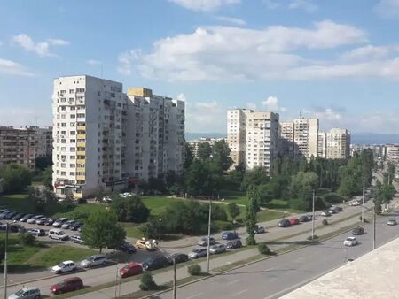 Изправят на съд трима мъже за имотни измами с фалшиви документи