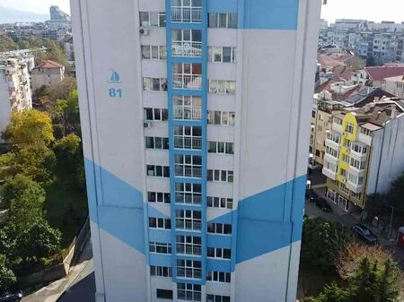 Злополучният блок 81 в бургаския ж.к. "Лазур" отново се напукал, обяви домоуправителят