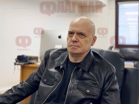 Всички ли мразят Слави? Тв водещият с безпрецедентен ход във фейсбук