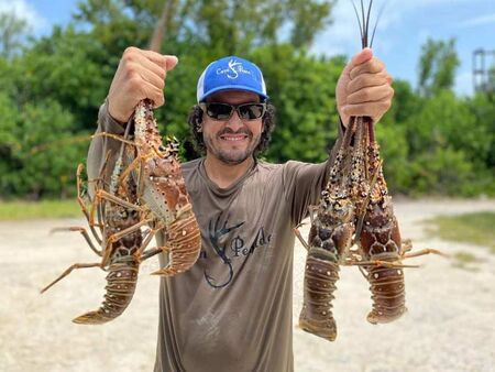 Омар в мрежите на рибарите край Несебър изненада учените