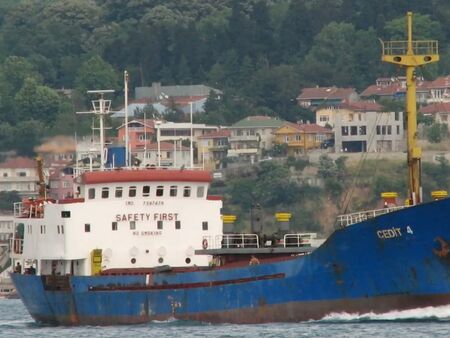 14 години по-късно: Още един кораб-беглец в Бургас припомня срамния случай с CEDIT 4