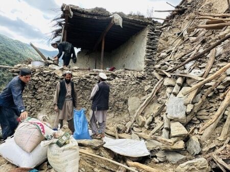 Над 20 загинали и 320 ранени при силно земетресение в Афганистан