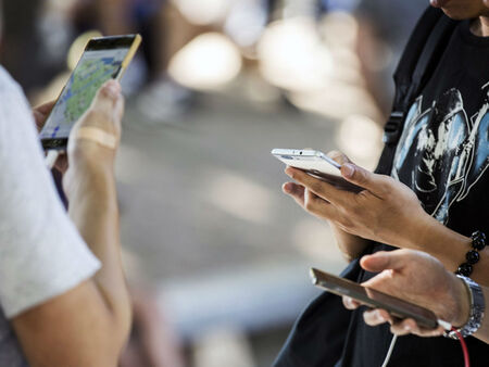 Регулация за социалните мрежи "за" и "против" използването им от деца