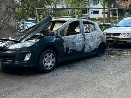Серия от палежи на автомобили изправиха на крак цял квартал в София