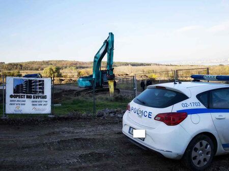 Кошмар на 20 метра от терасите в "Меден рудник": Вижте на какво са подложени живущите в "Съни хил"